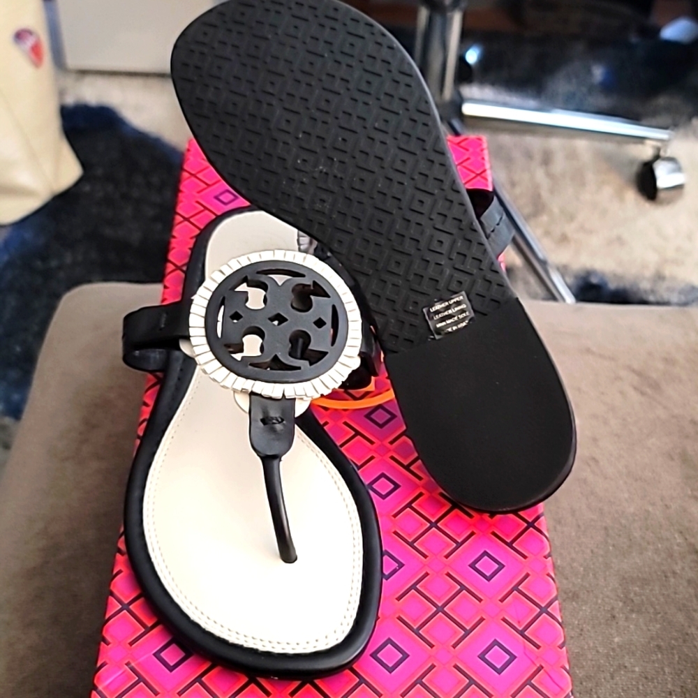 NIB Tory Burch Black & White Miller Thong Sandal 5 1/2